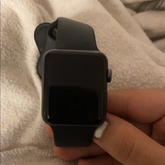 Apple Watch 3 comes with charger & wrist band - Picture 1 of 2